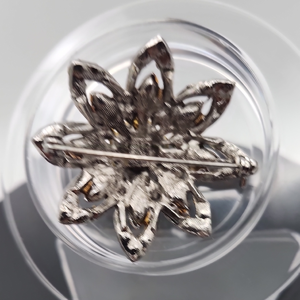 Sparkling Floral Brooch with Brown and Gold Hues - Picture 5 of 13